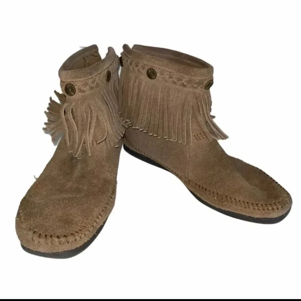 Minnetonka Moccasin Ankle Boots 8 Brown Suede Fringe Back Zip Concho 297T